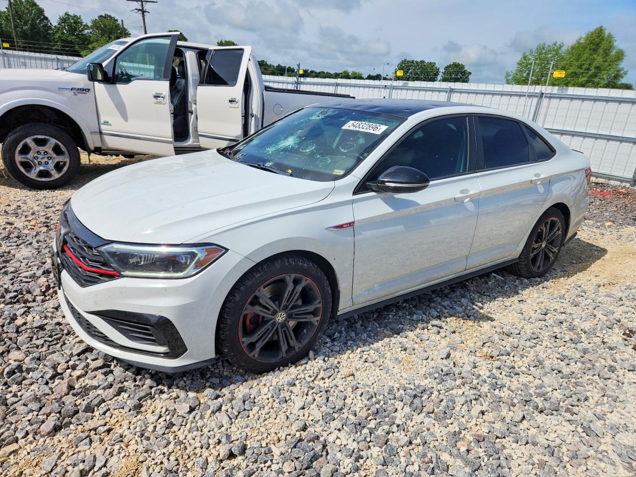 Salvage Volkswagen Jetta Image
