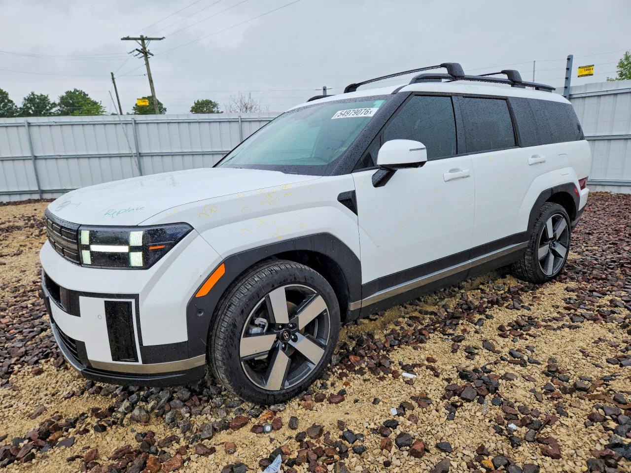 Salvage Hyundai SANTA FE Image