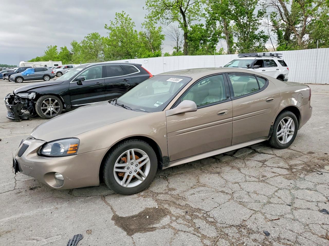 Salvage Pontiac Grandprix Image