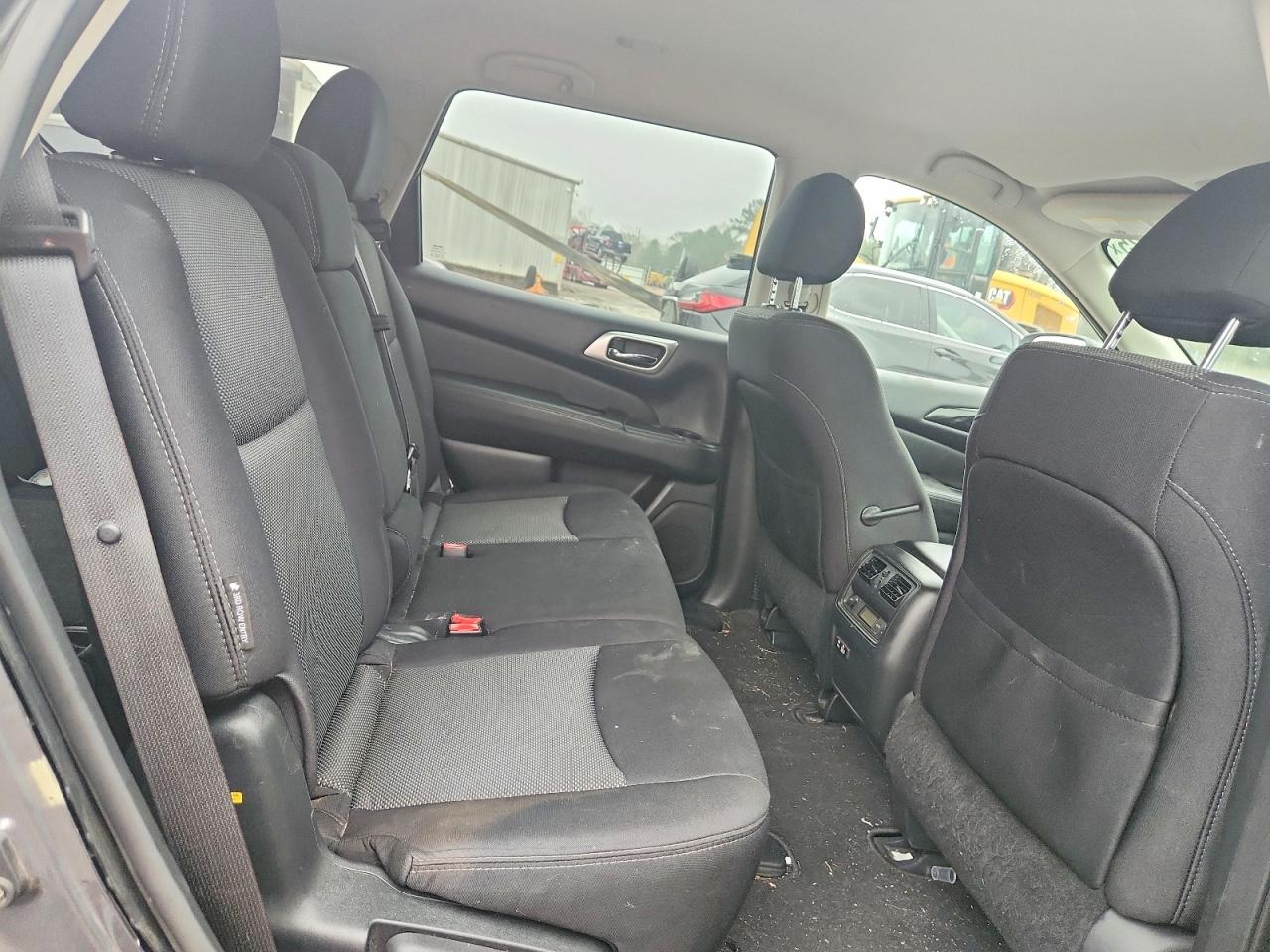 Nissan Pathfinder S