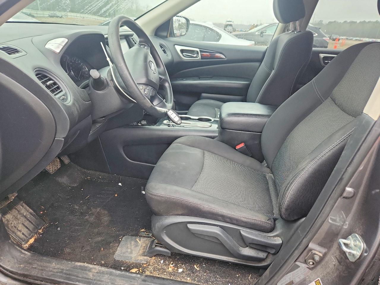 Nissan Pathfinder S