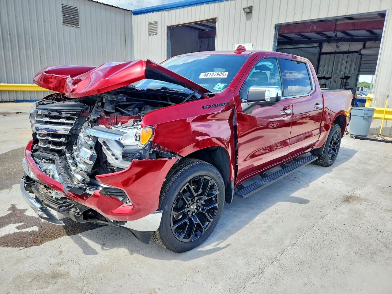 Salvage Chevrolet Silverado Image