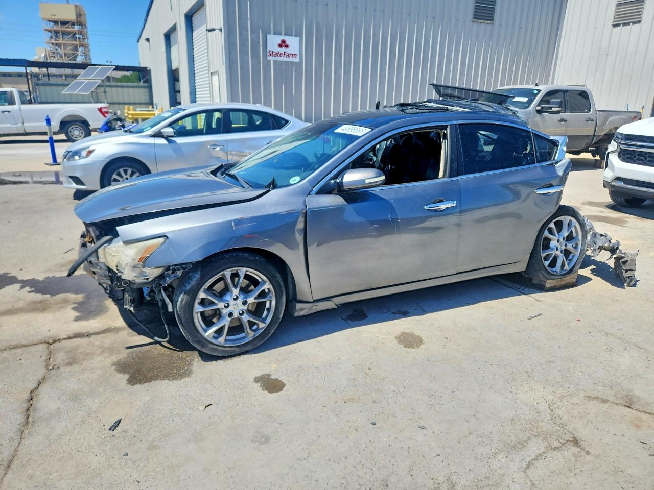 Salvage Nissan Maxima Image