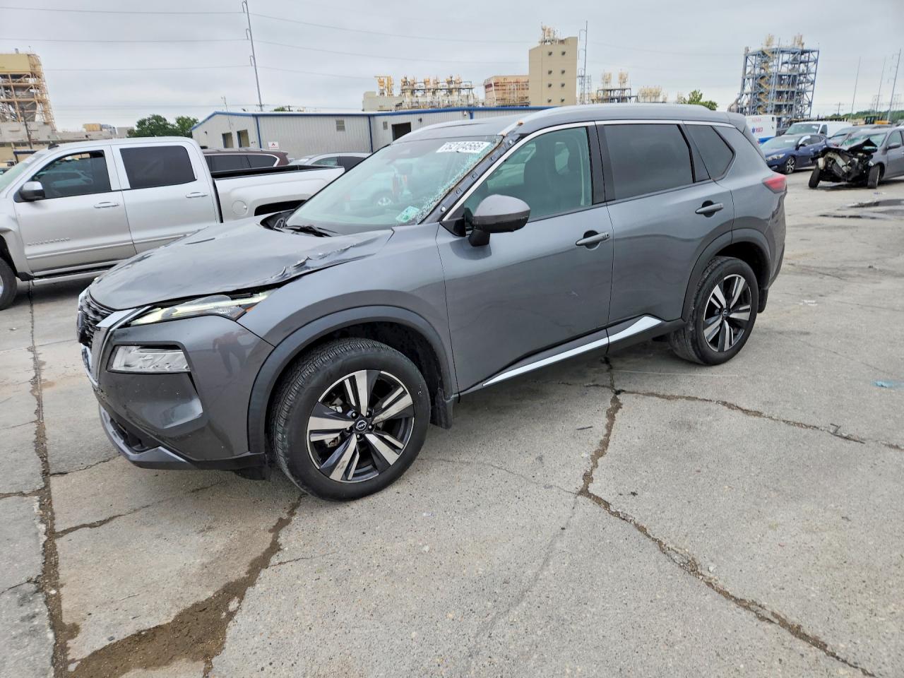 Salvage Nissan Rogue Image