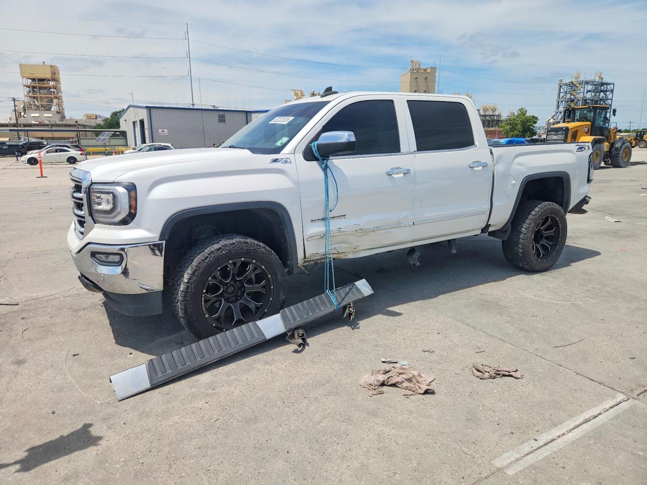 Salvage GMC Sierra Image