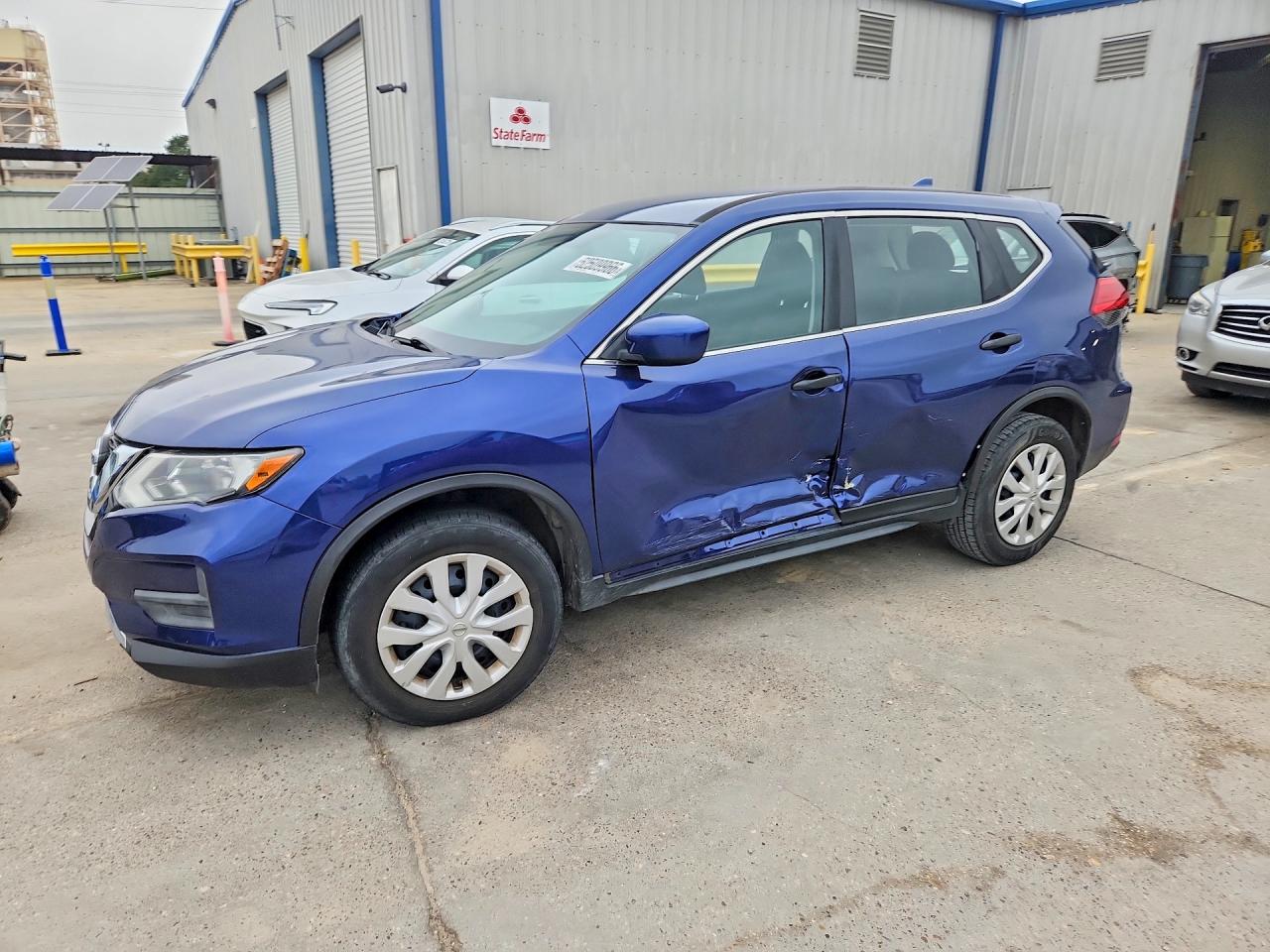 Salvage Nissan Rogue Image