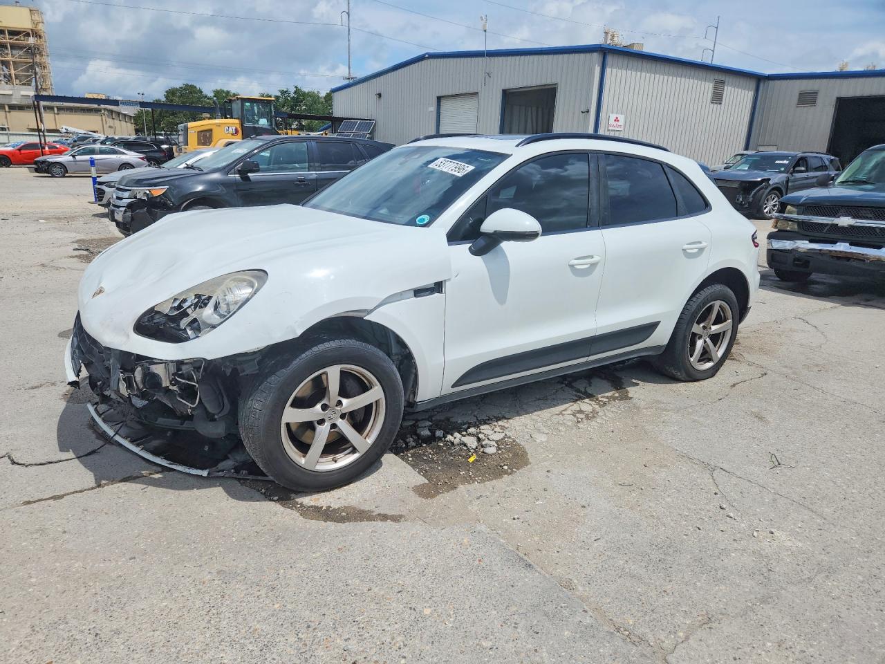 Salvage Porsche Macan Image