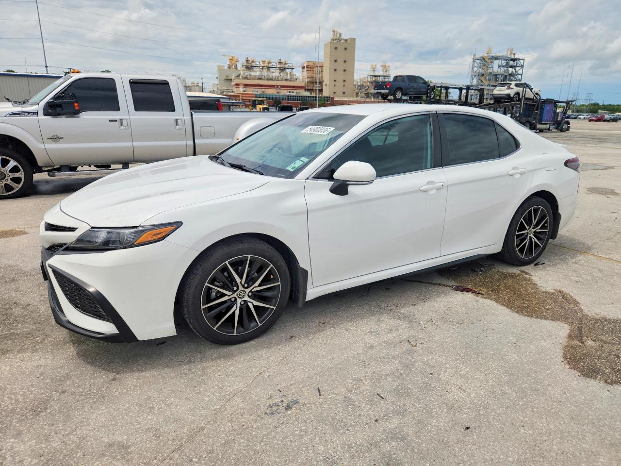 Salvage Toyota Camry Image