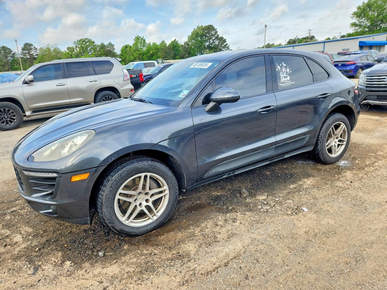 Salvage Porsche Macan Image
