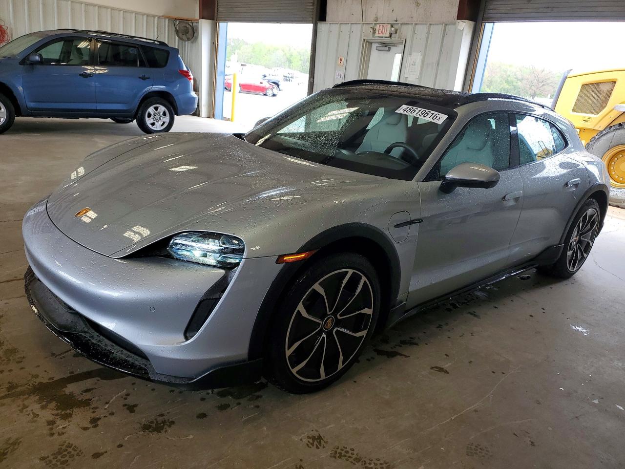 Salvage Porsche Taycan Image