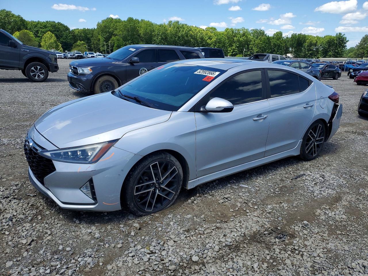 Salvage Hyundai ELANTRA Image