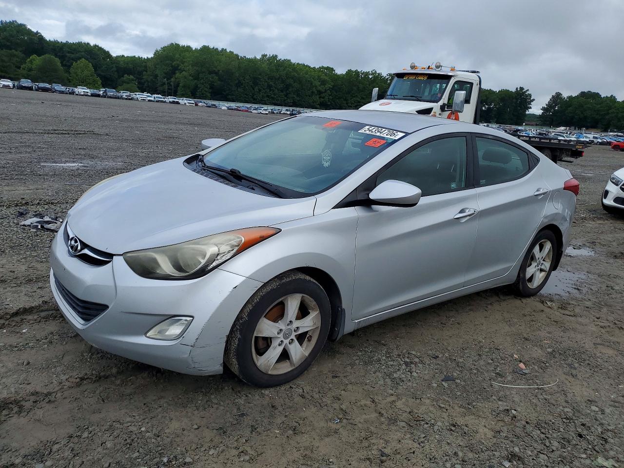 Salvage Hyundai ELANTRA Image