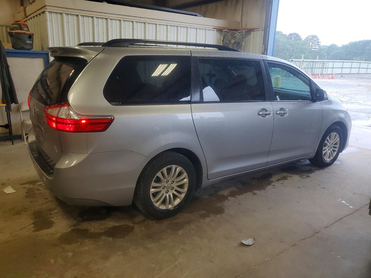 Toyota Sienna Xle 8-passenger