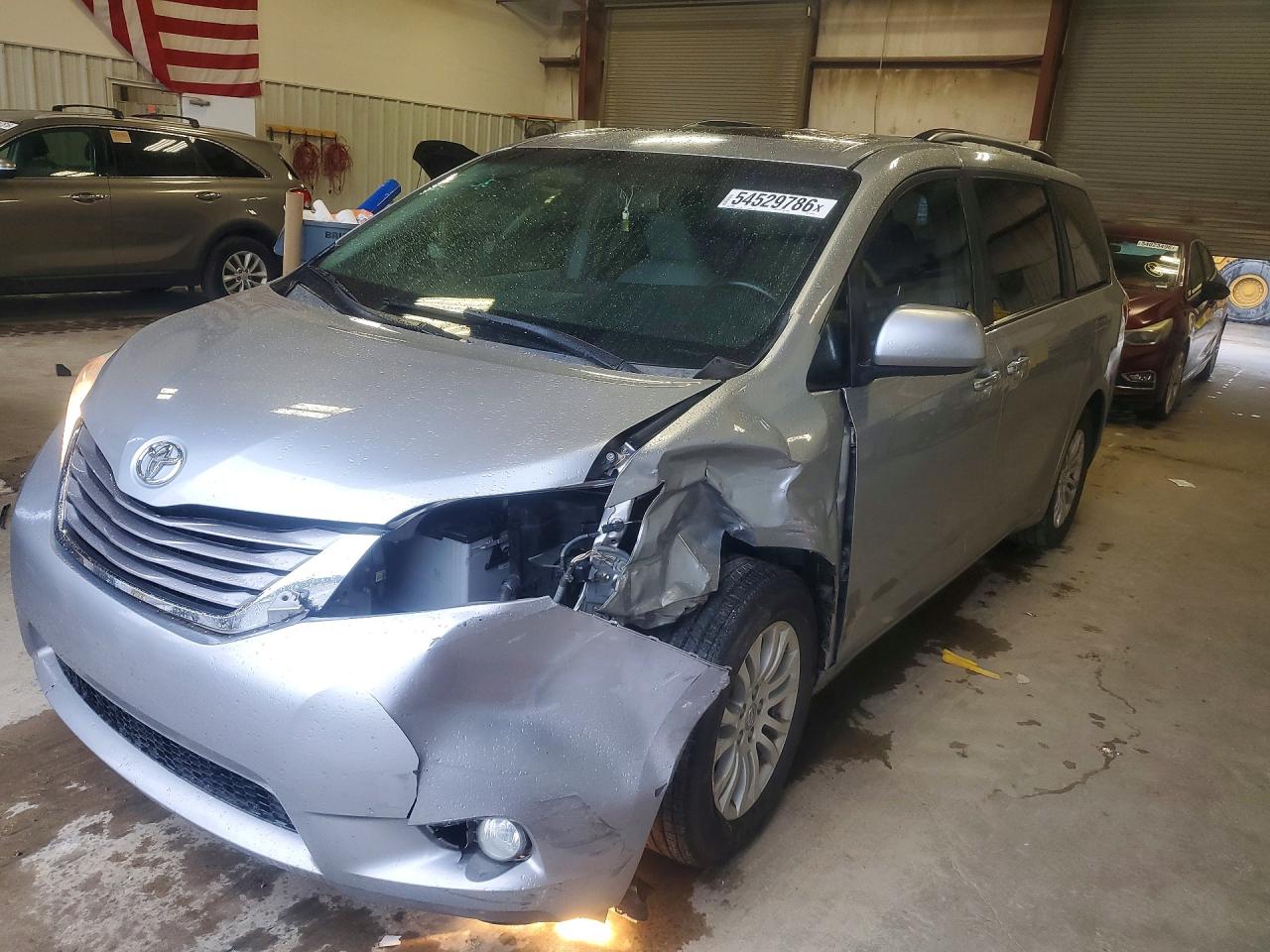 Salvage Toyota Sienna Image