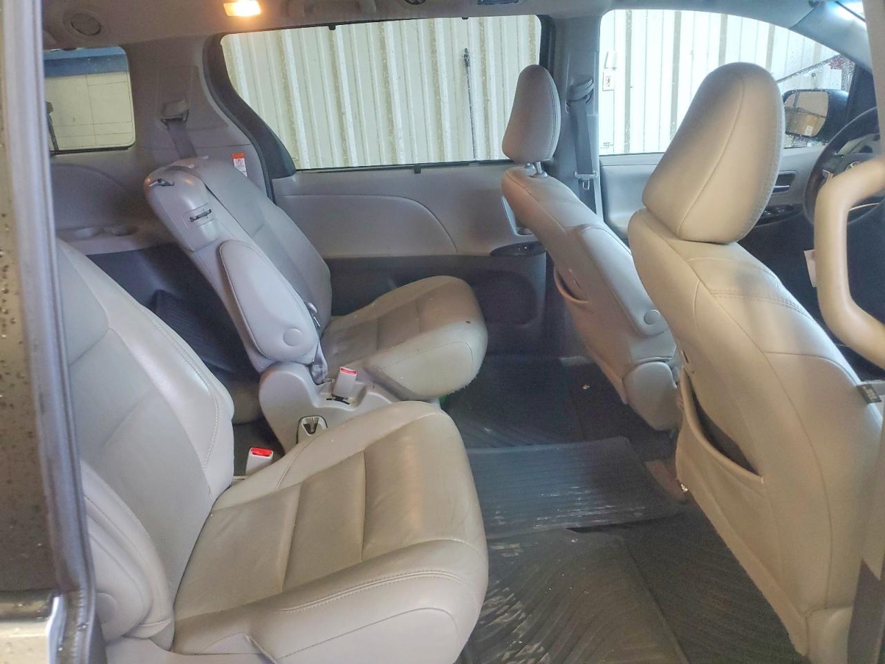 Toyota Sienna Xle 8-passenger