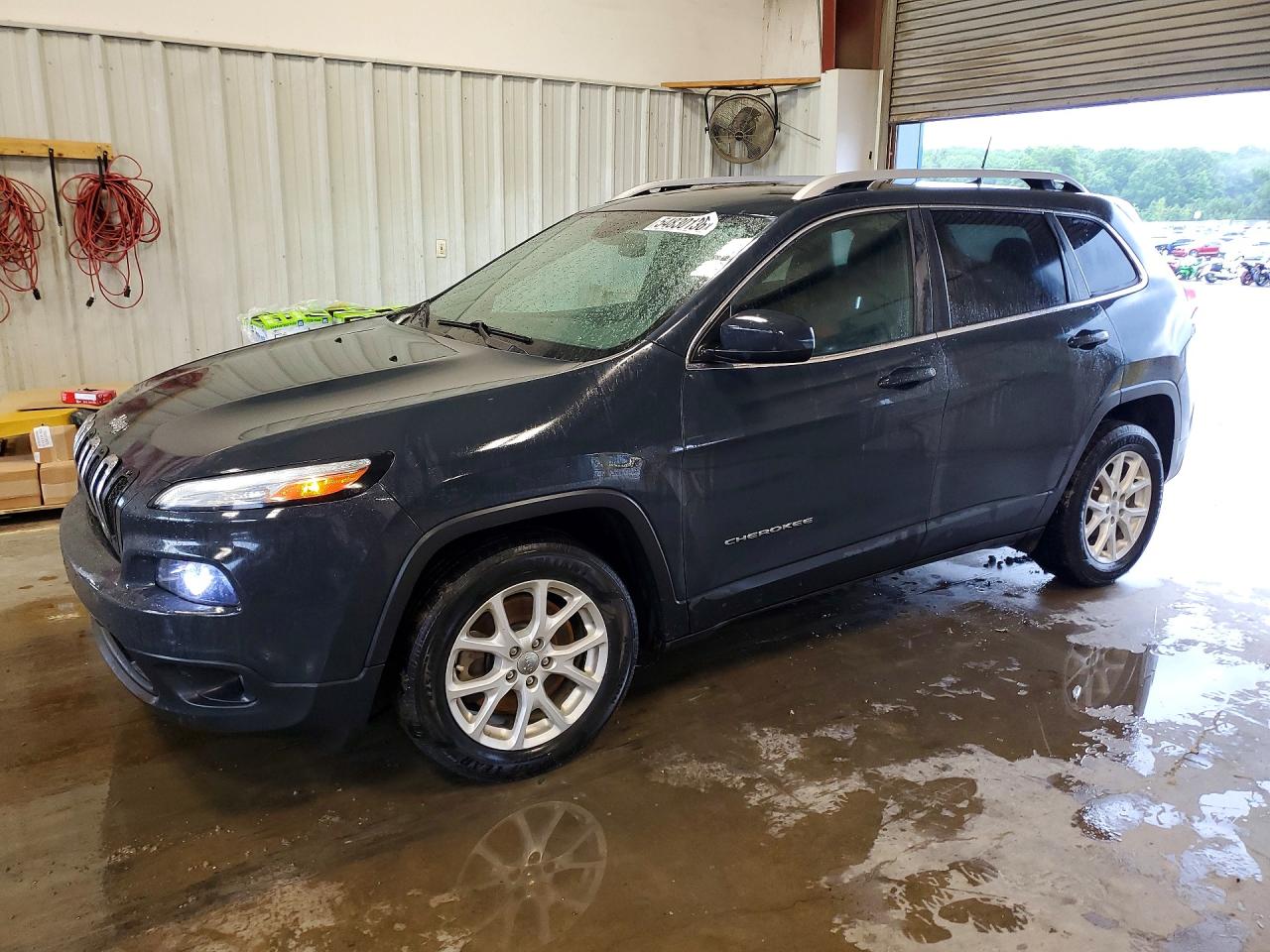 Salvage Jeep Cherokee Image