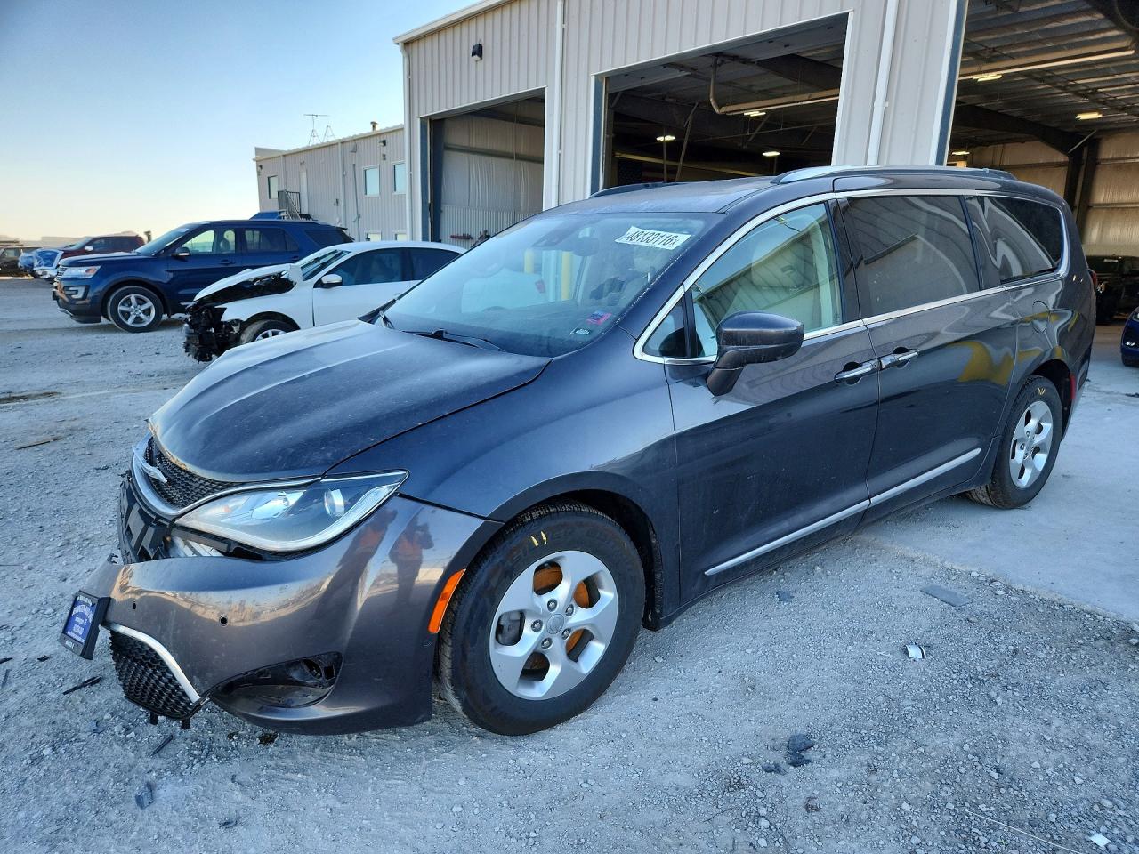 Salvage Chrysler Pacifica Image