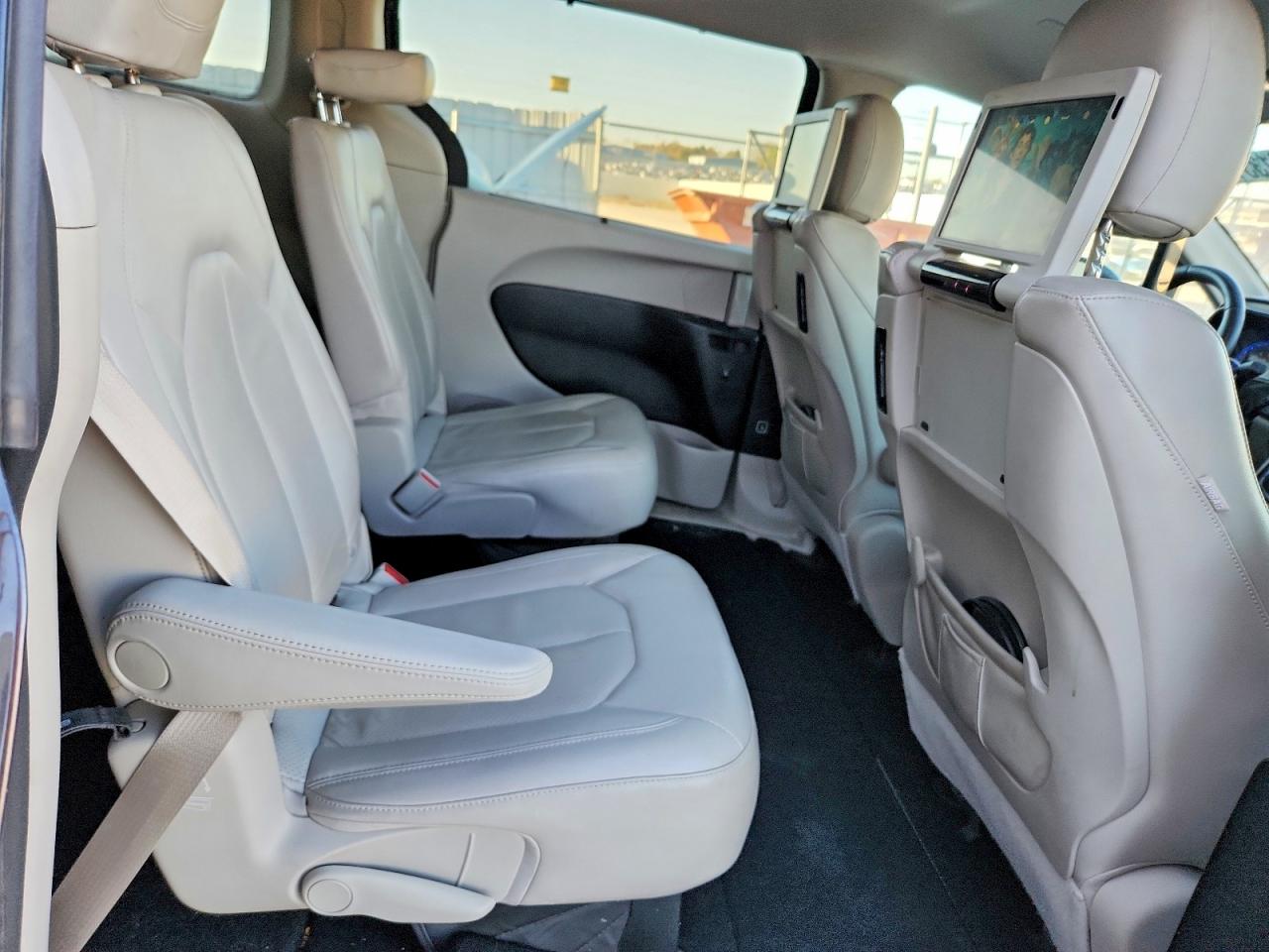 Chrysler Pacifica Touring L Plus