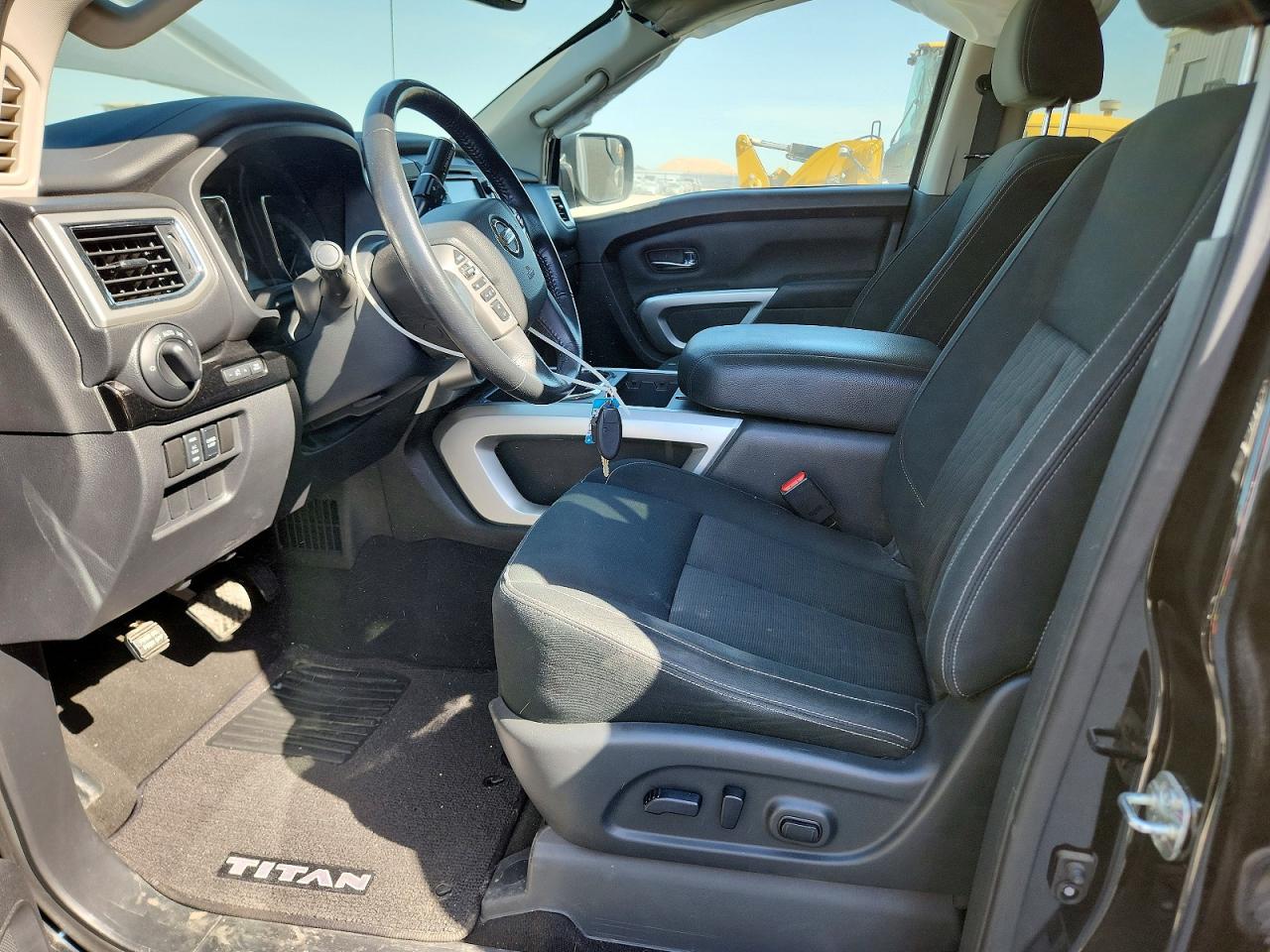 Nissan Titan Sv