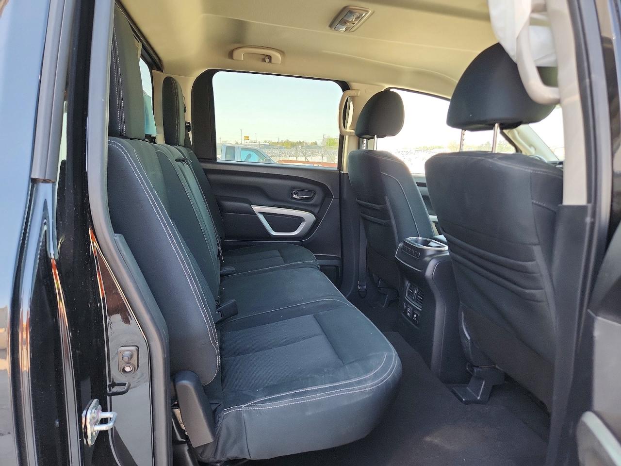 Nissan Titan Sv