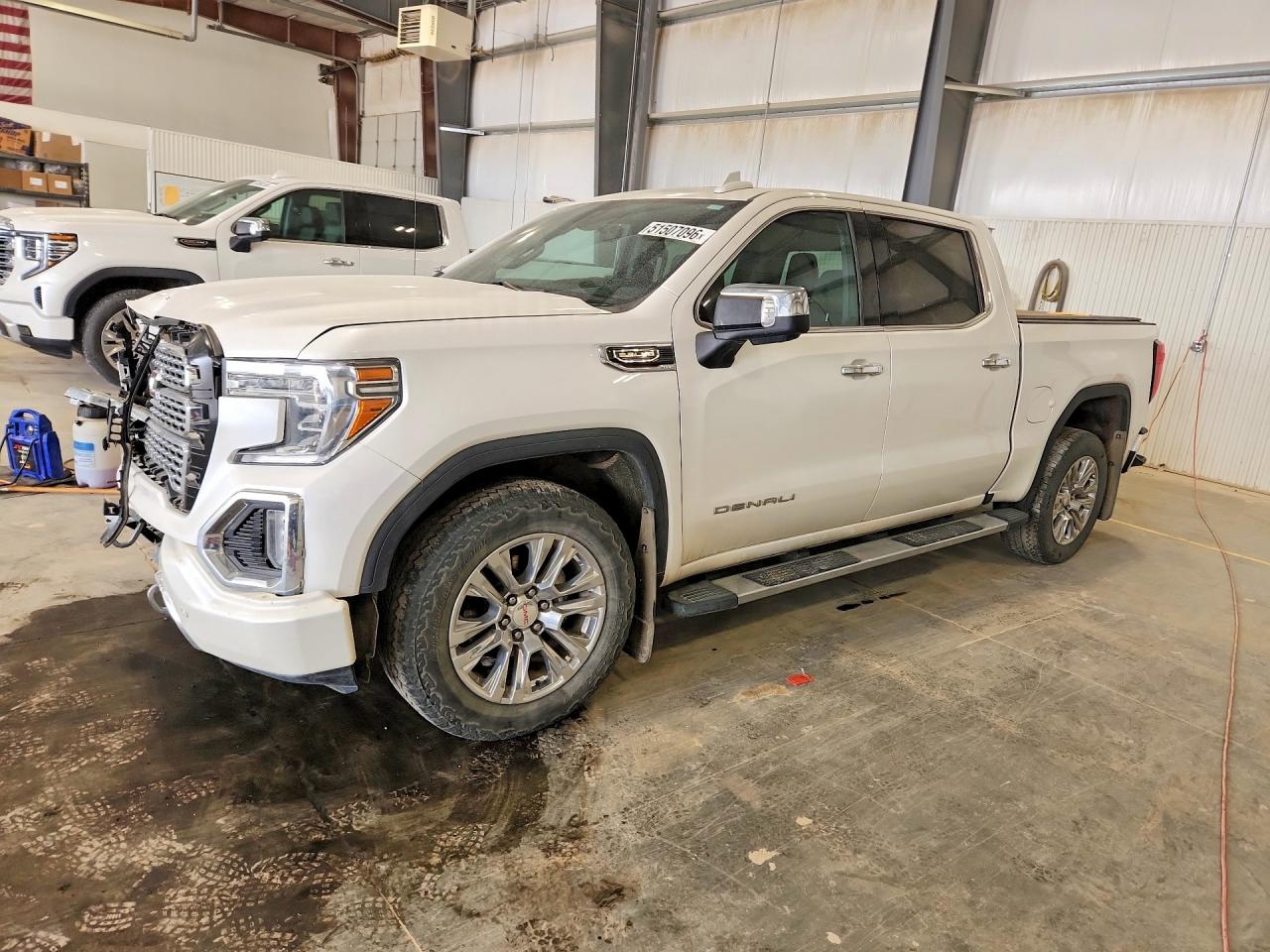 Salvage GMC Sierra Image