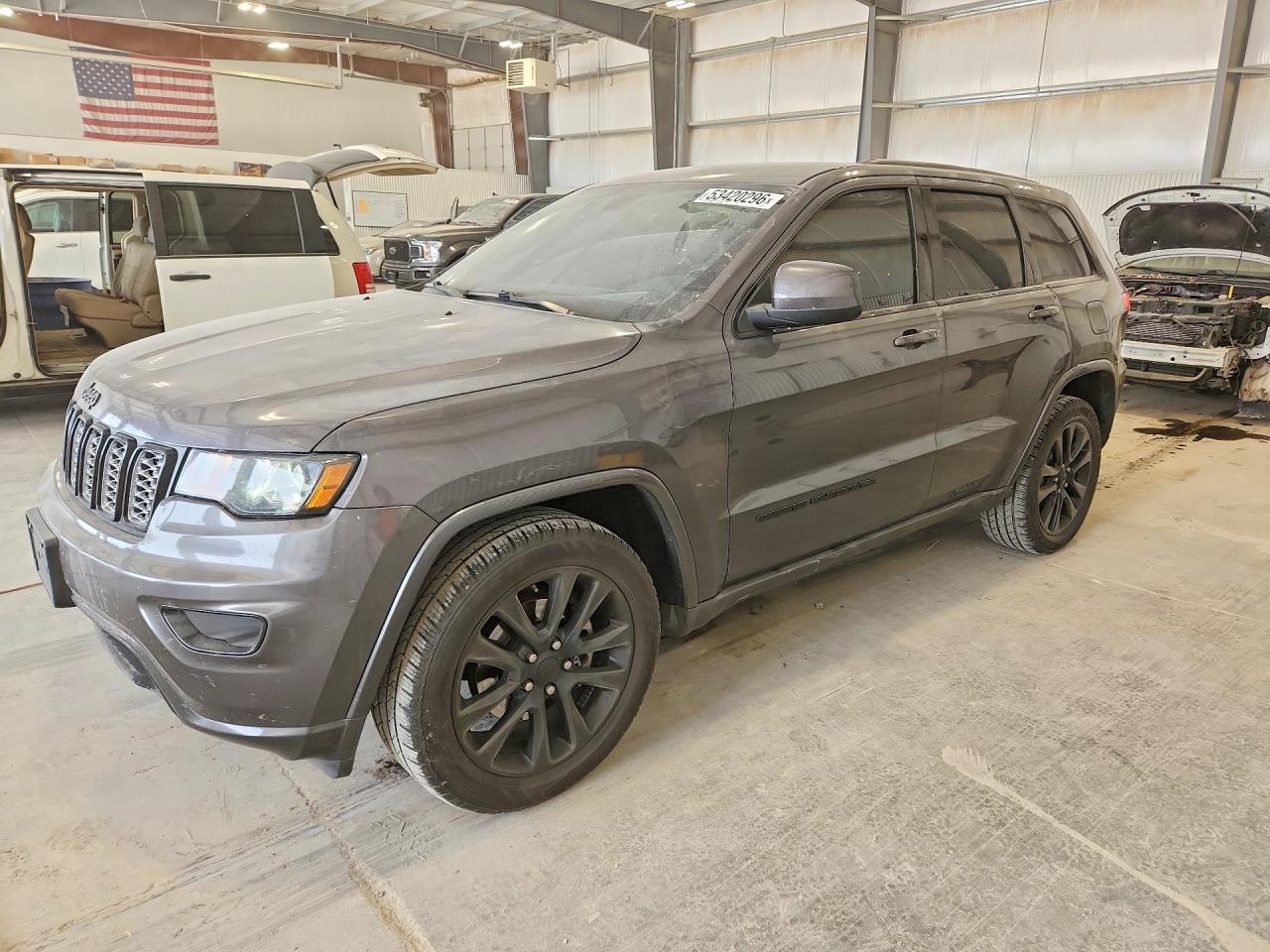 Salvage Jeep Cherokee Image