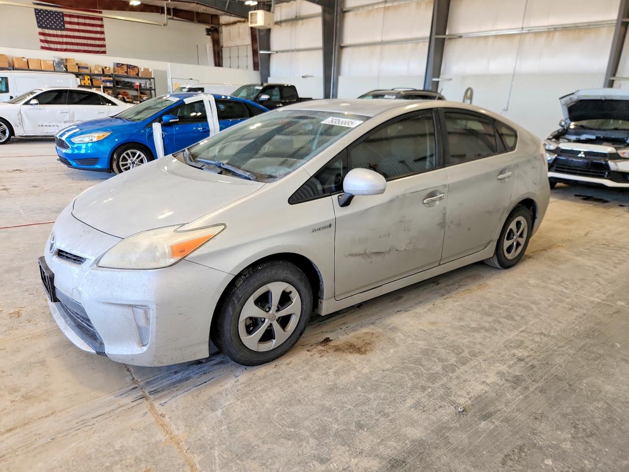 Salvage Toyota Prius Image