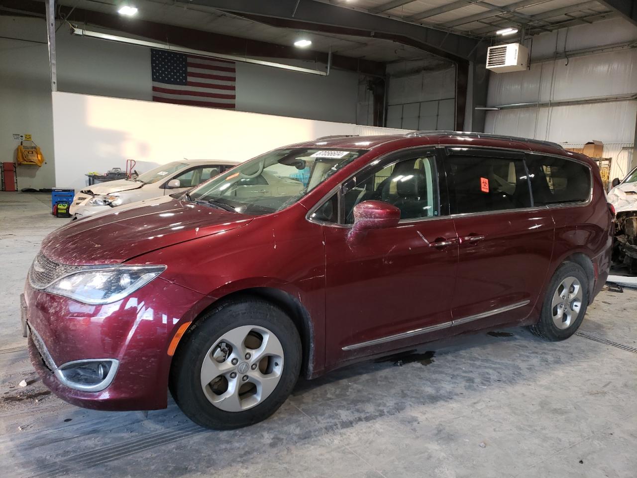 Salvage Chrysler Pacifica Image