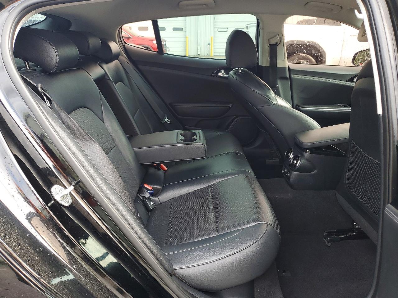 Kia Stinger Base