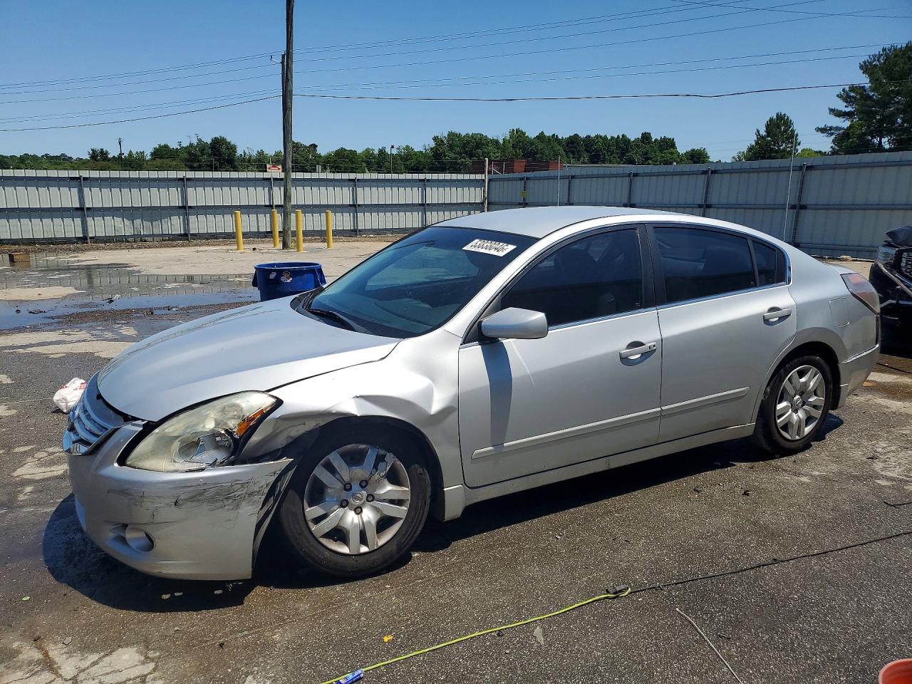 Salvage Nissan Altima Image