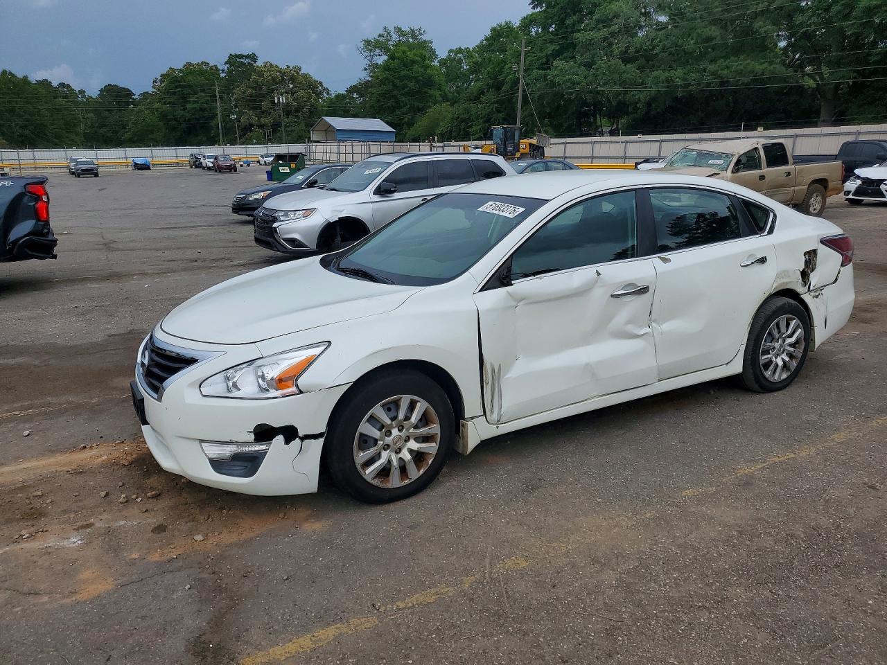 Salvage Nissan Altima Image
