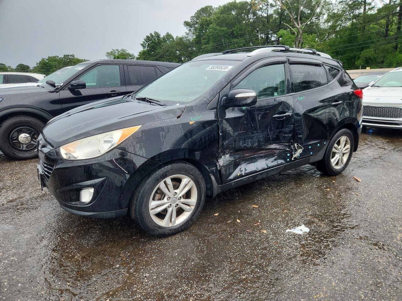 Salvage Hyundai TUCSON Image