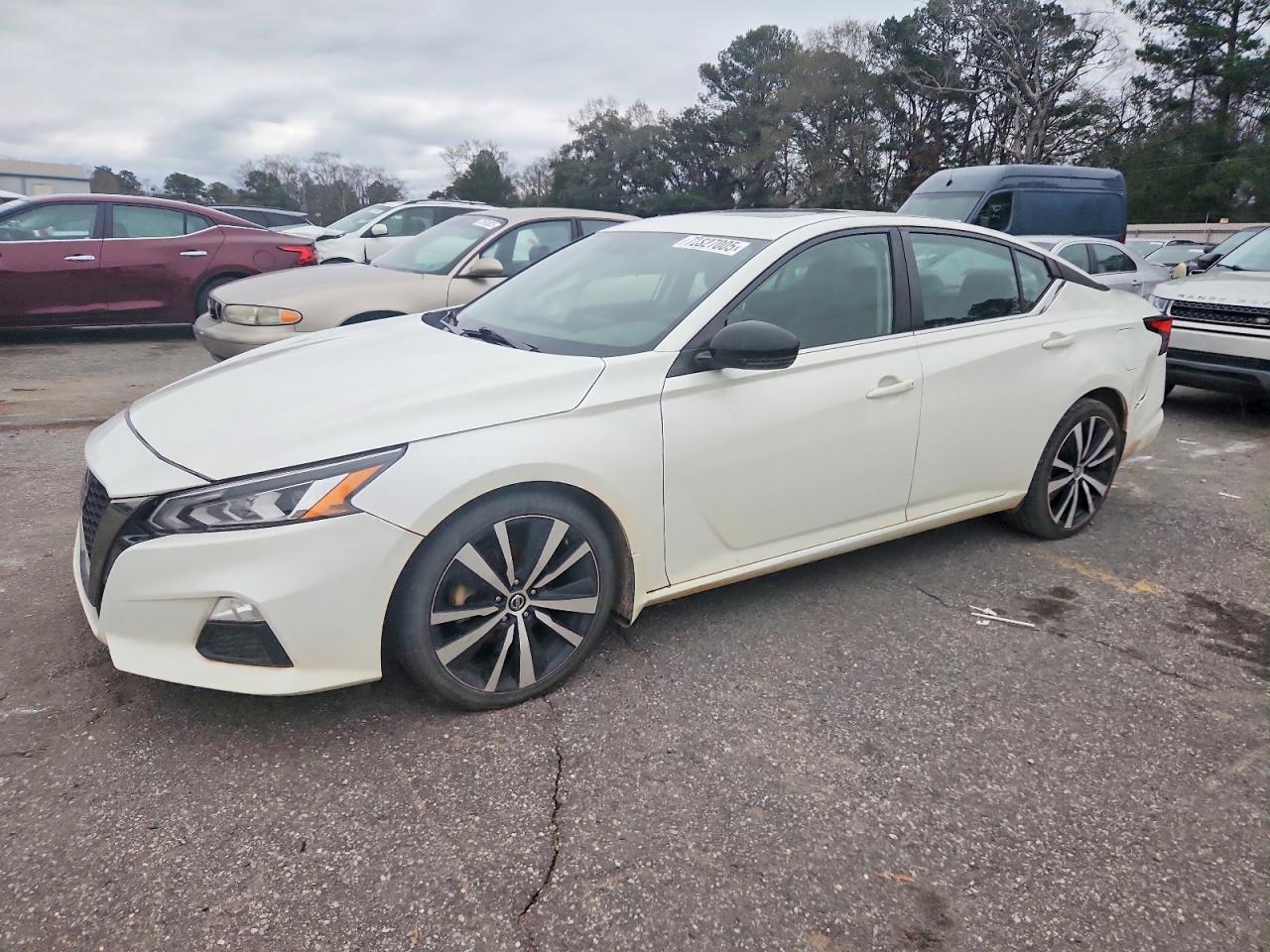 Salvage Nissan Altima Image