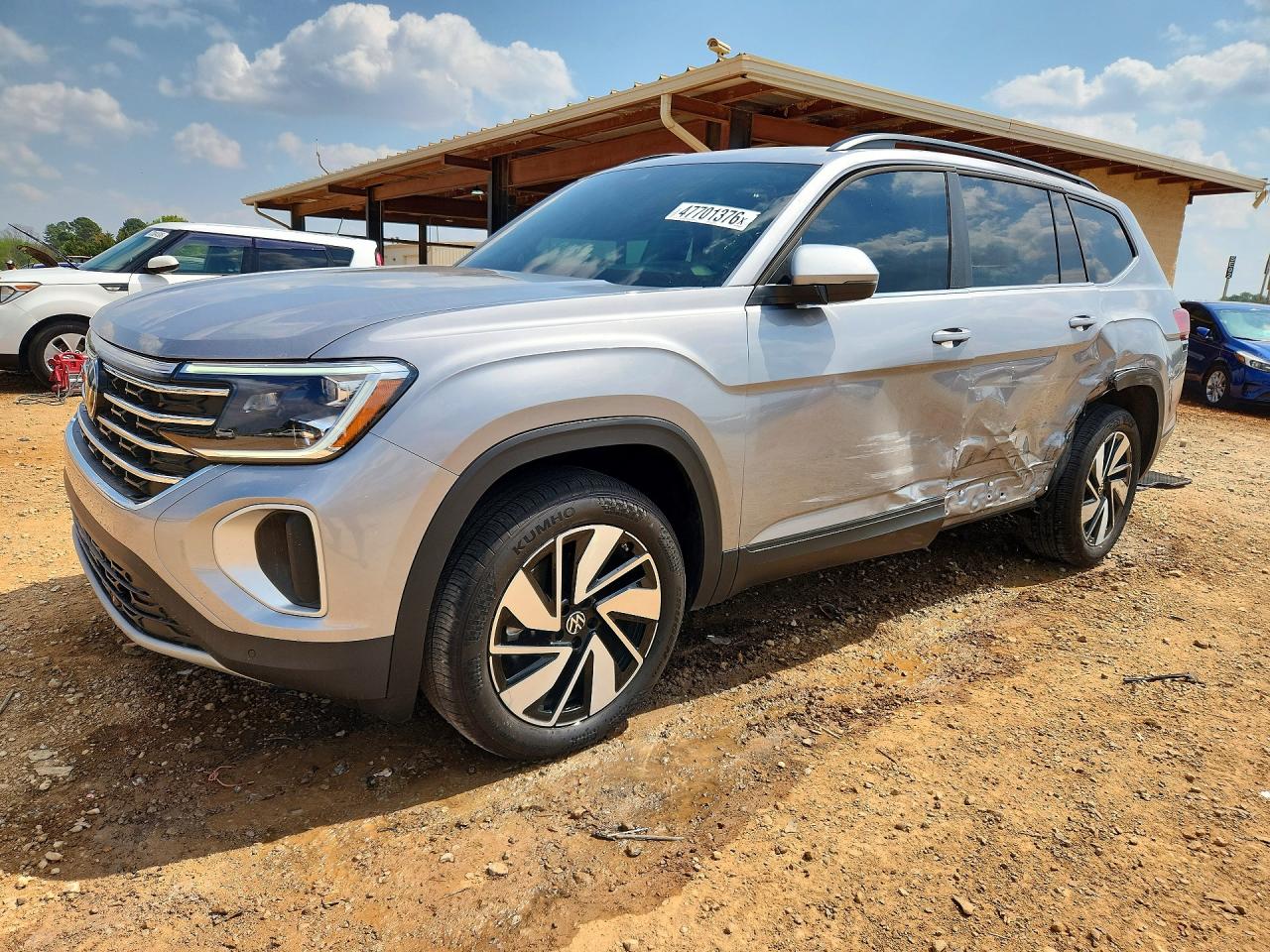 Salvage Volkswagen Atlas Image