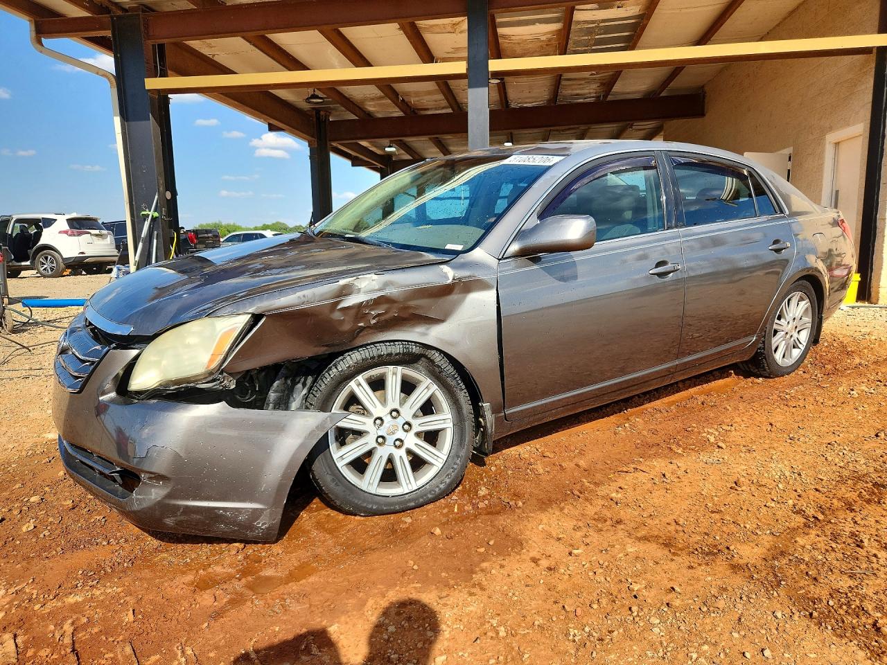 Salvage Toyota Avalon Image