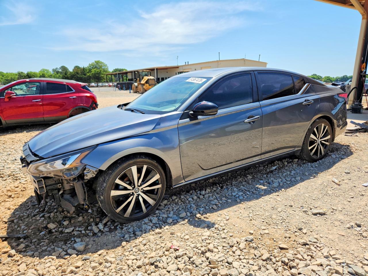 Salvage Nissan Altima Image