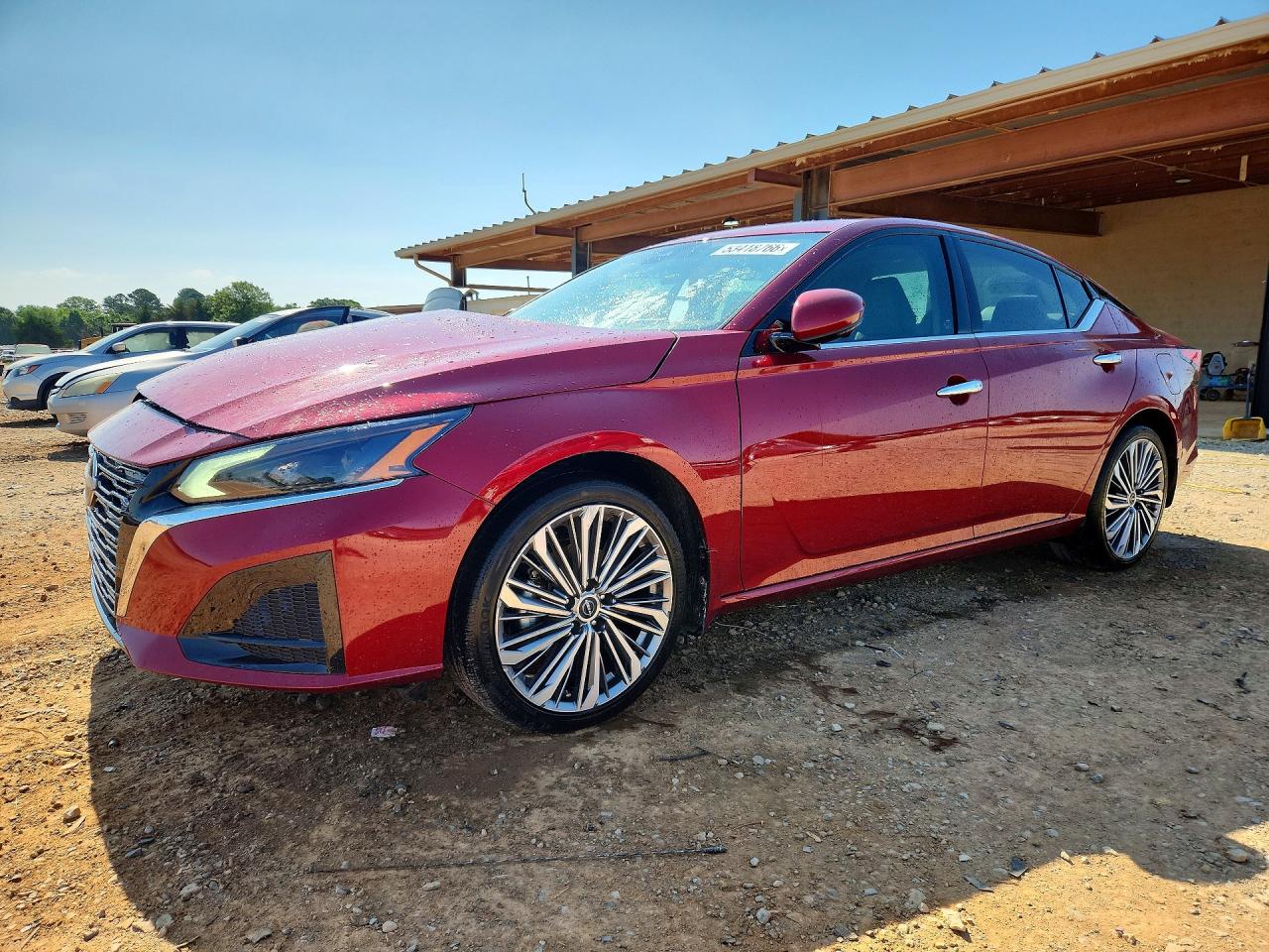 Salvage Nissan Altima Image