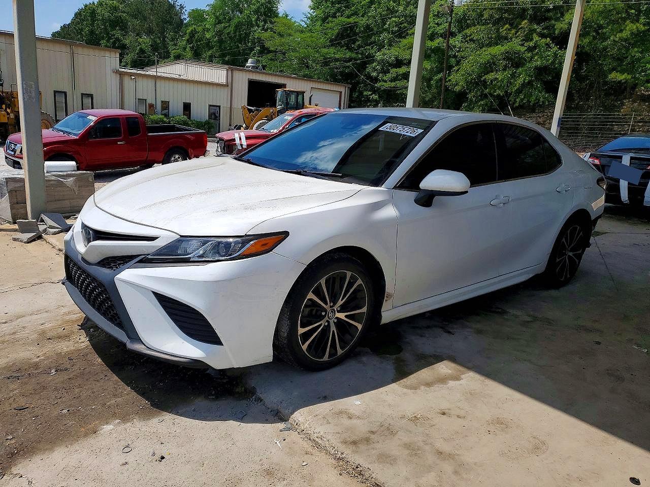 Salvage Toyota Camry Image