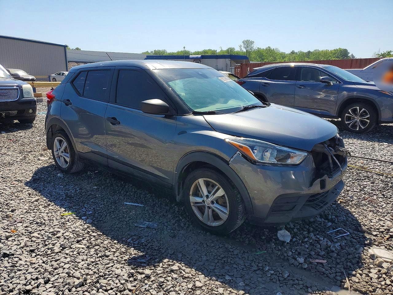 Nissan Kicks S