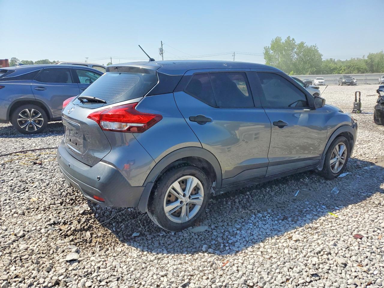 Nissan Kicks S