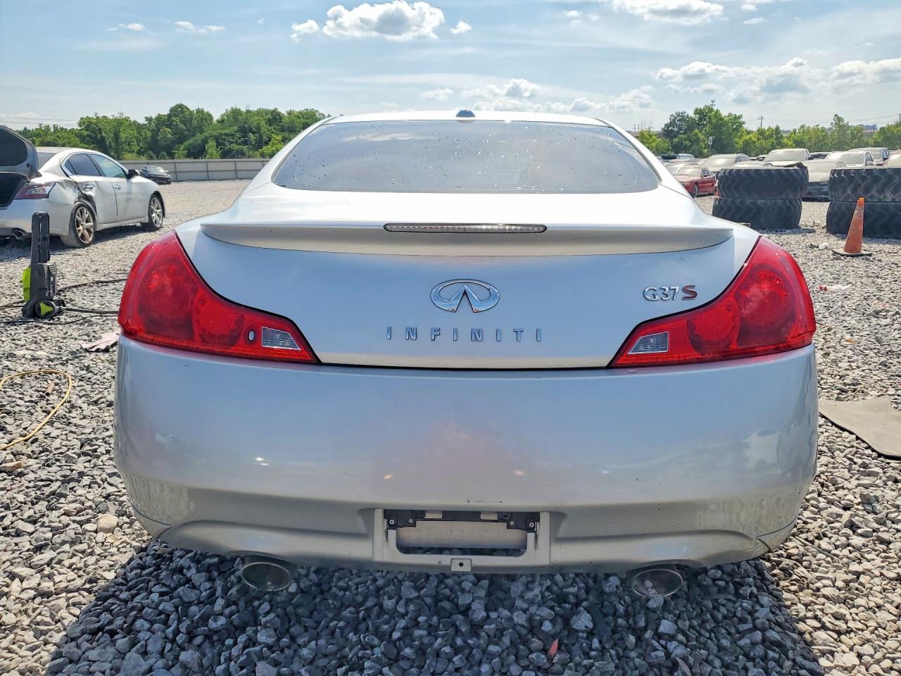 INFINITI G37 Base