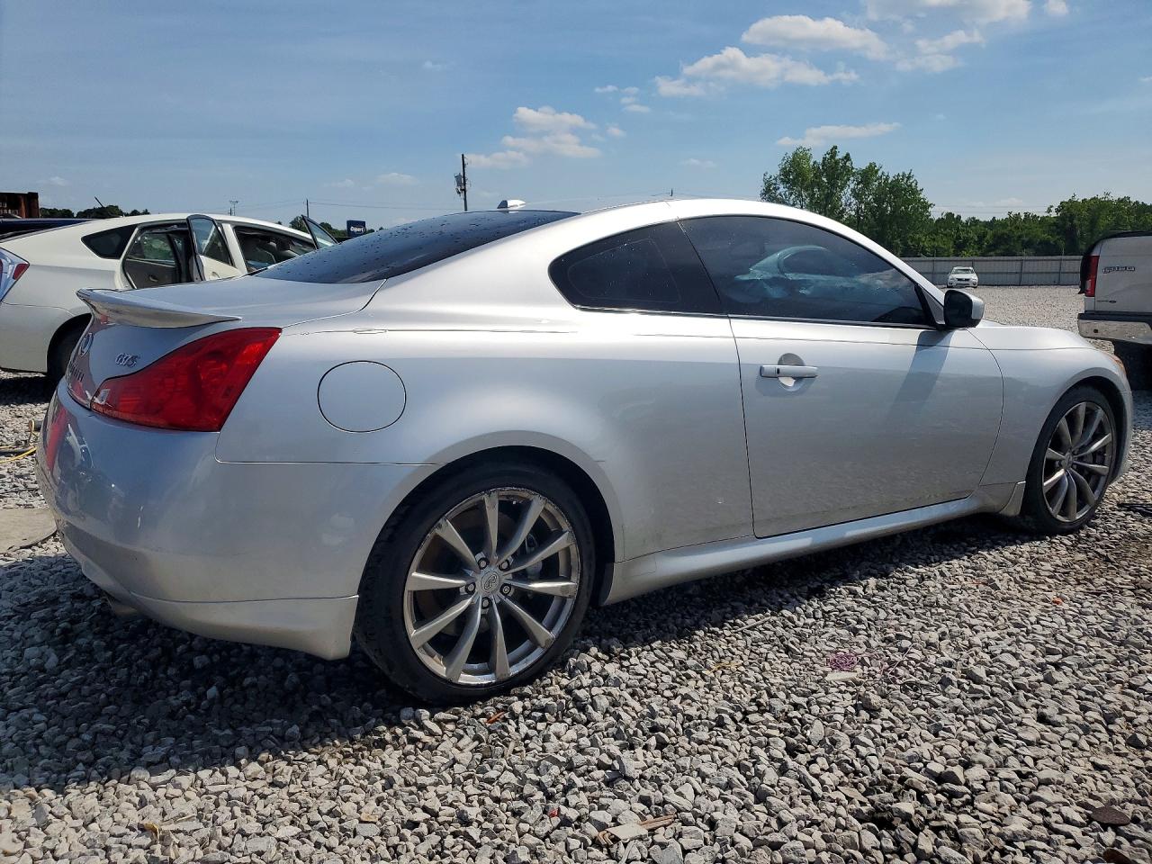 INFINITI G37 Base