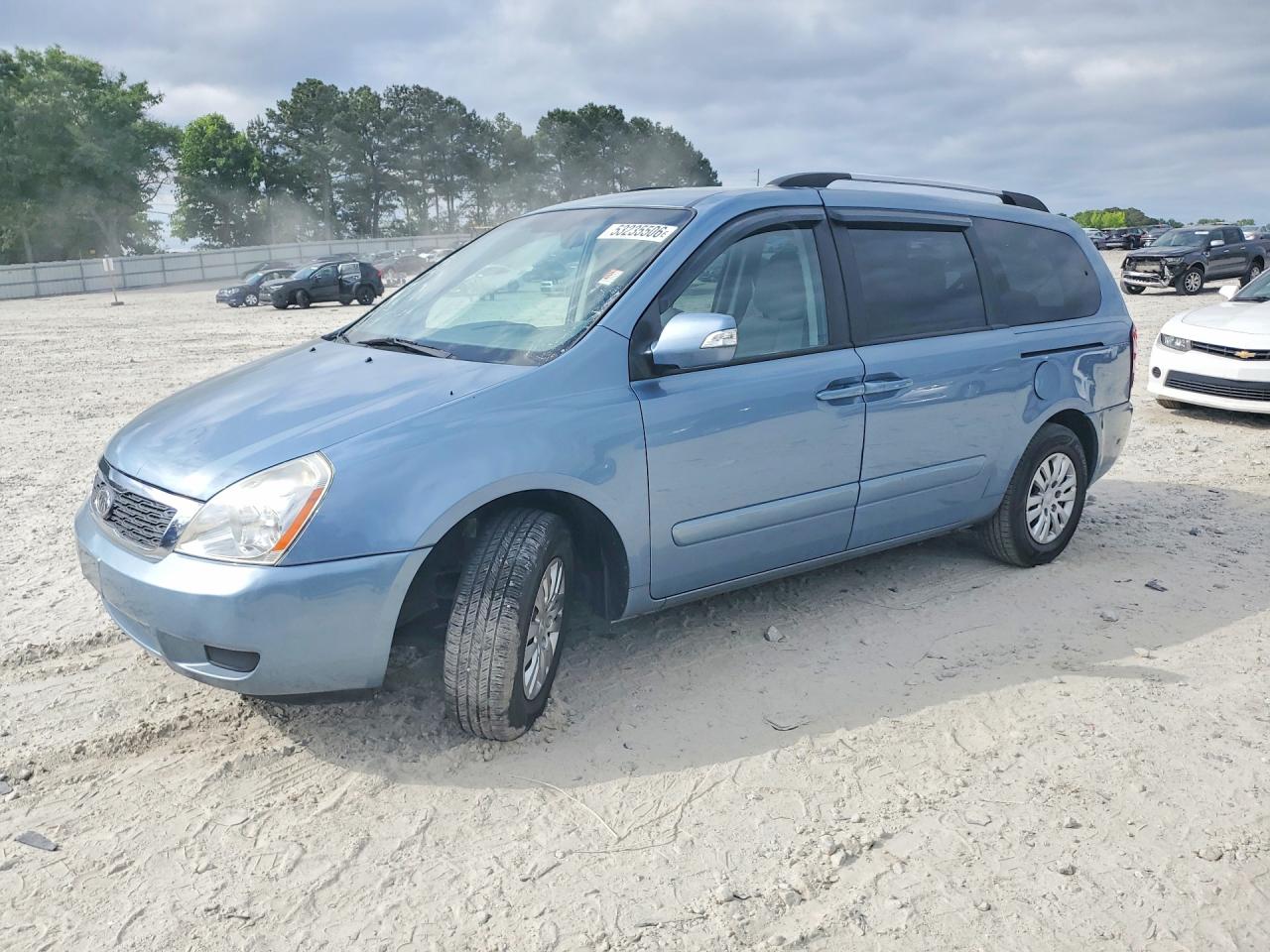 Salvage Kia Sedona Image