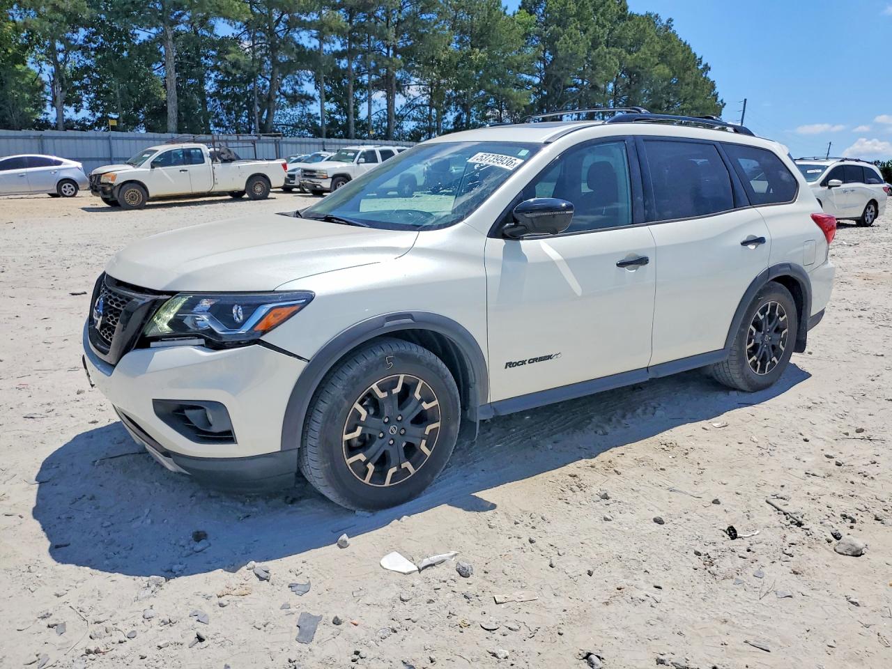 Salvage Nissan Pathfinder Image