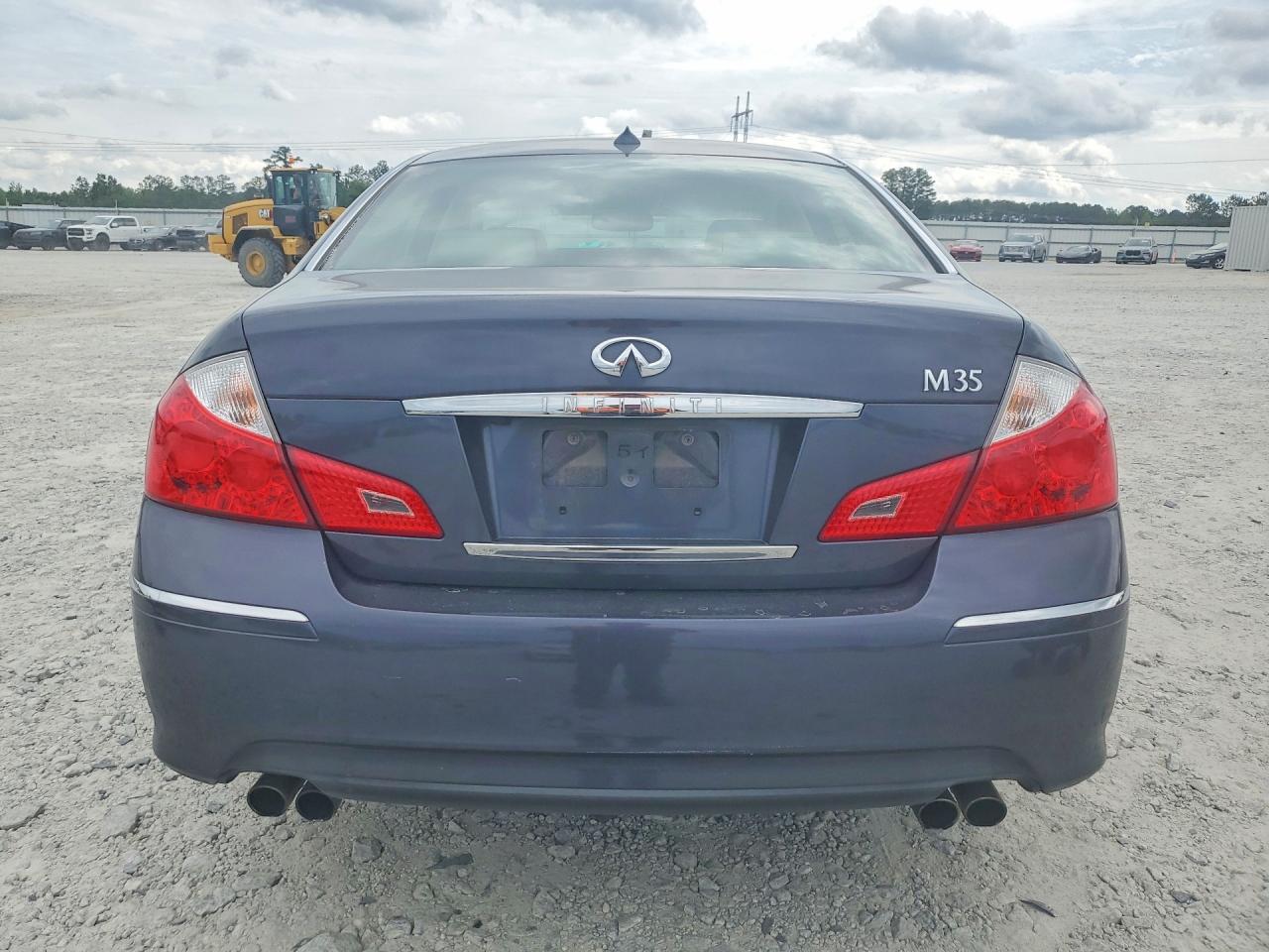 INFINITI M35 Base