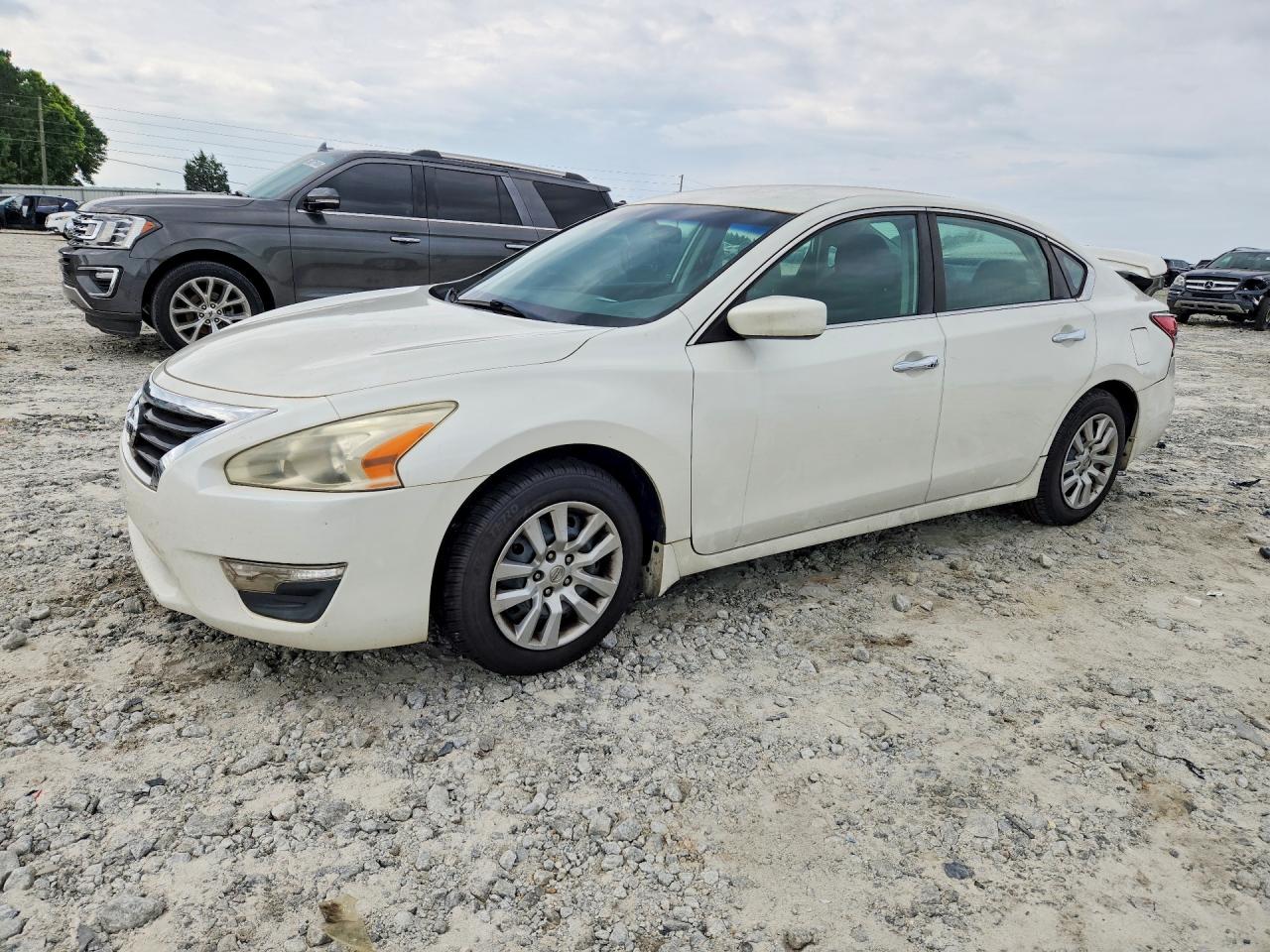 Salvage Nissan Altima Image
