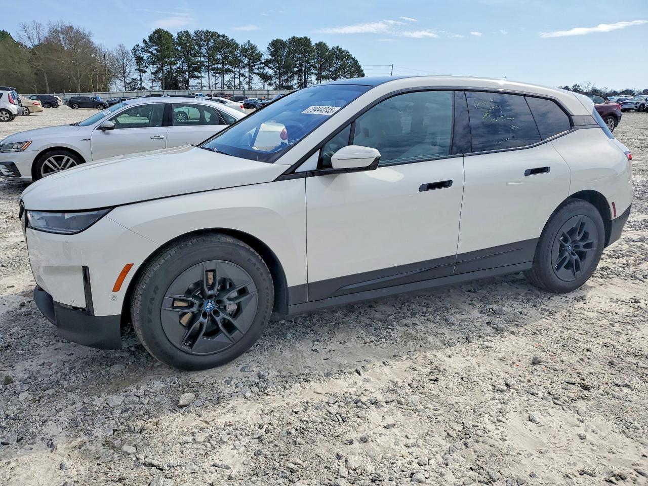 Salvage BMW Ix Xdrive5 Image