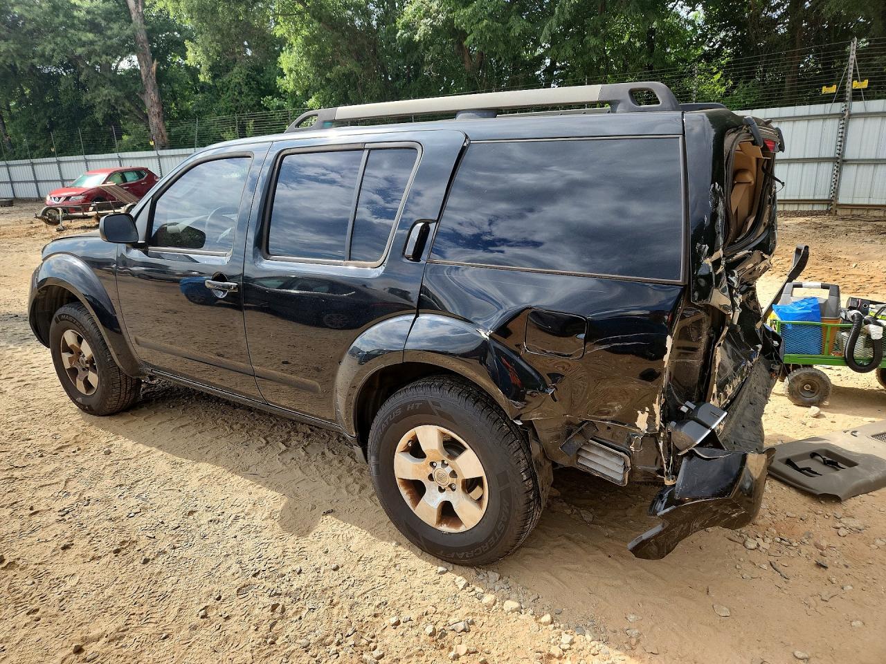 Nissan Pathfinder S