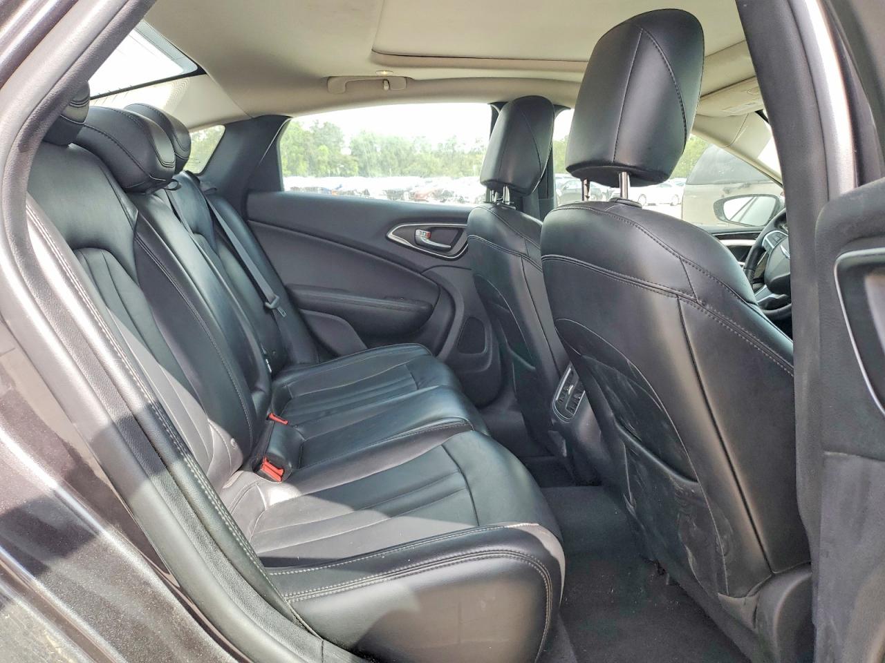 Chrysler 200 C