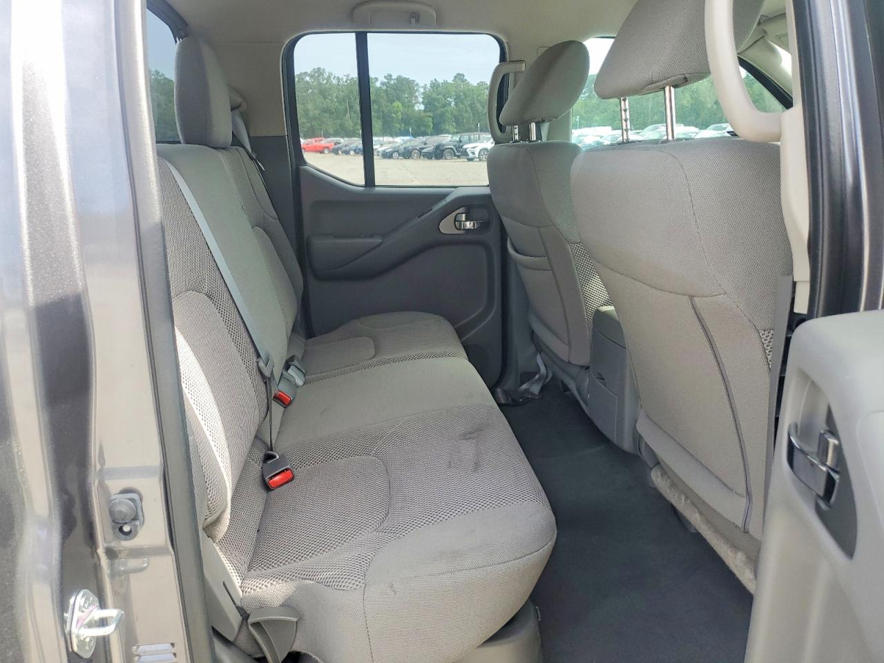 Nissan Frontier Sv